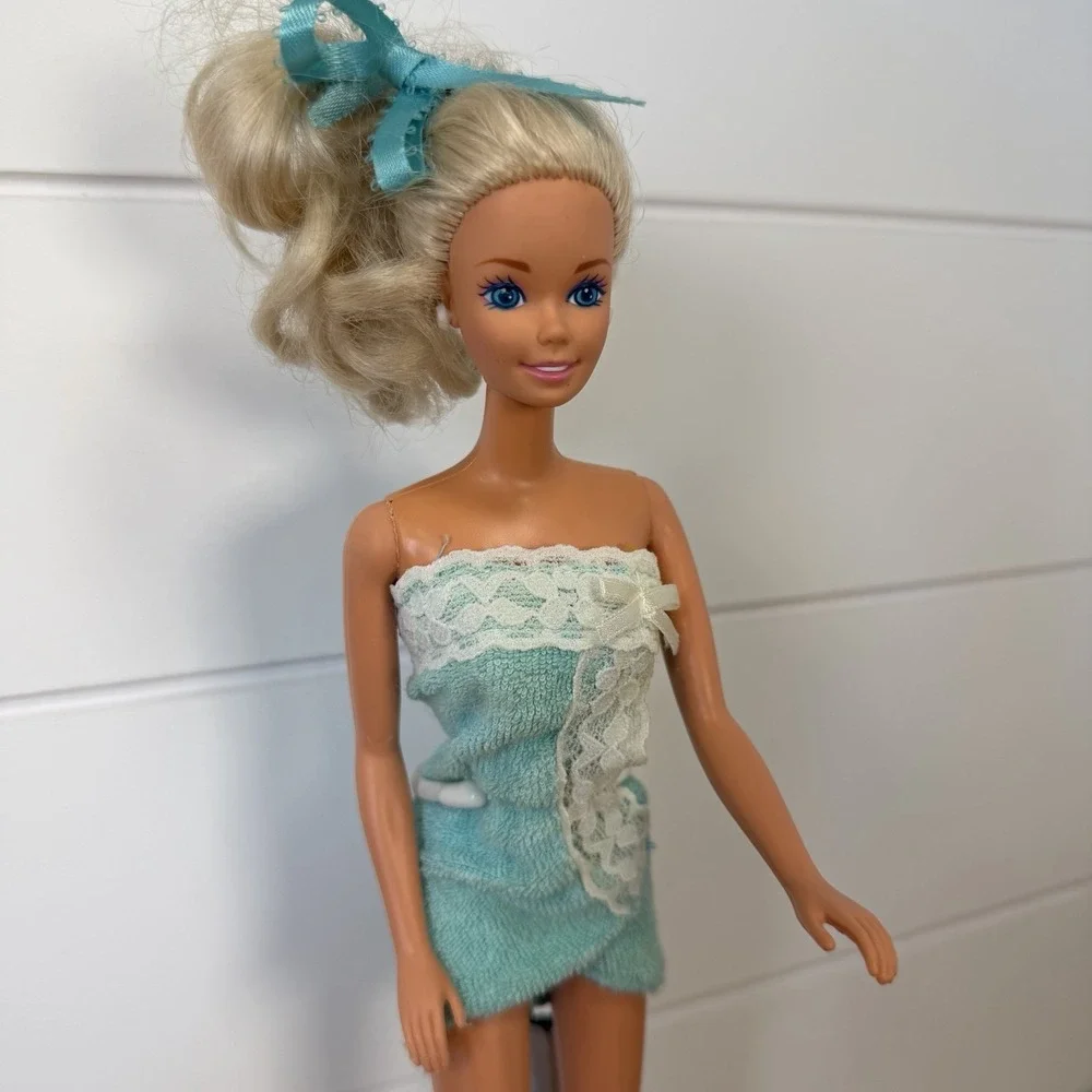 1976 Barbie Doll With Satin Panties And 1992 Fun To Dress Towel Wrap And Stand